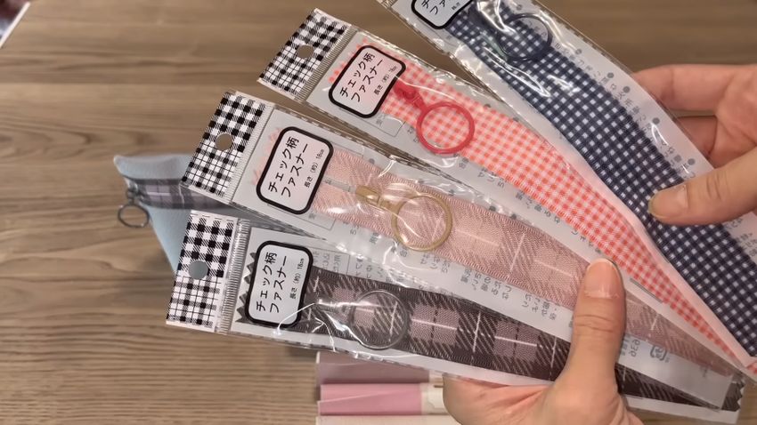 セリアで買えるチェック柄のファスナー