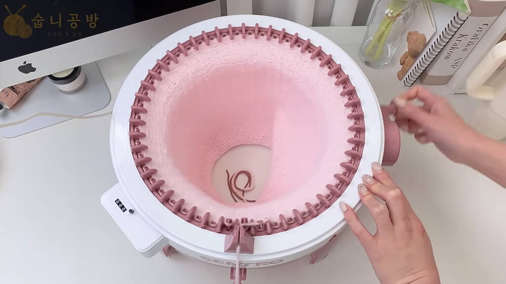 くるくるするだけでどんどん編まれていく