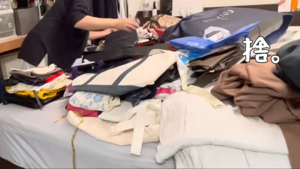 洋服だけじゃなく使わないバッグもたくさん