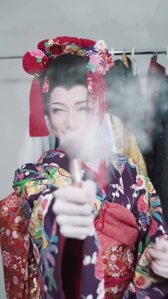 艶やかな着物姿に大変身した長谷川樹莉亜さん