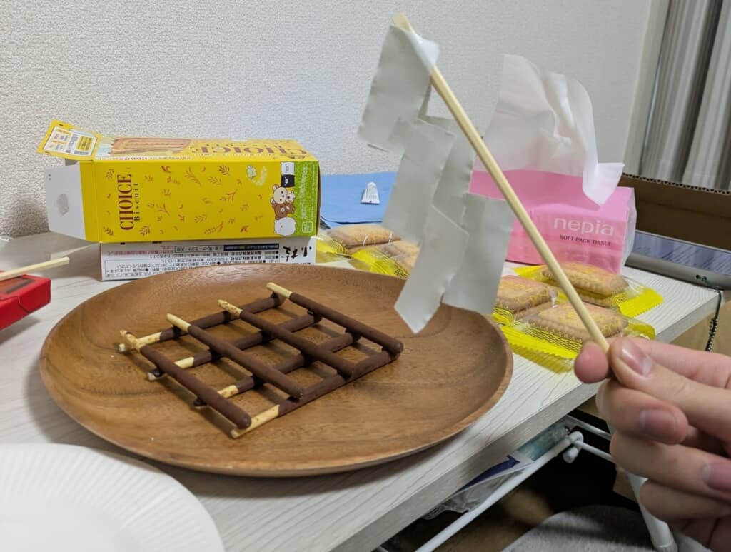 お菓子の土台の前で始まった地鎮祭風の儀式