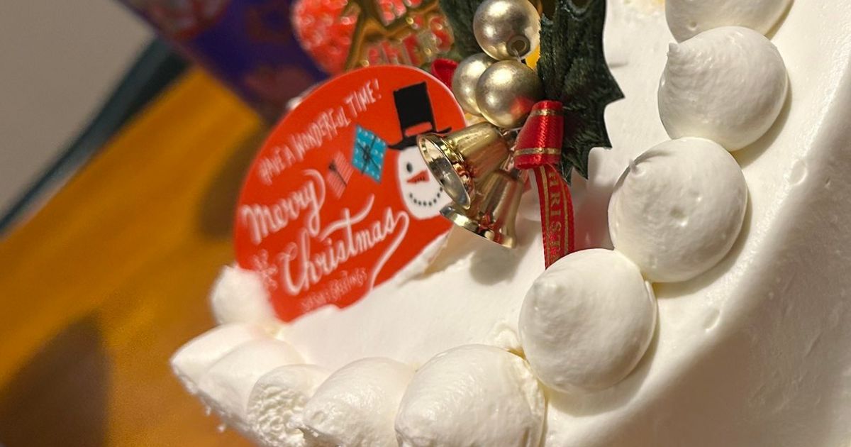 夫がクリスマスケーキを持ち帰り→開けると……　衝撃の中身が160万表示「おおおおお」「芸術点技術点高くない？」「むしろうまいまである」（1/3） | ライフスタイル ねとらぼ