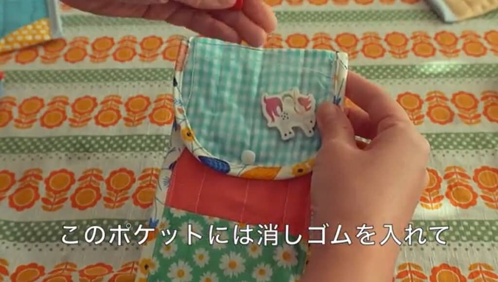 透明のポケットがいい感じです