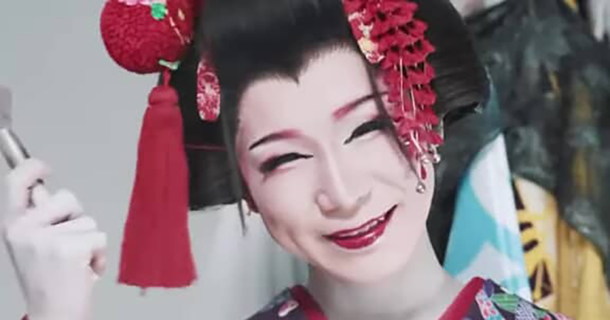 16歳の女形役者がメイクをしたら…… 「美しすぎる!!!」驚きの大変身が190万再生 「なんでこんな色っぽくなるの!?」「幼い顔から大人な顔に」(1/2) | エンタメ ねとらぼ