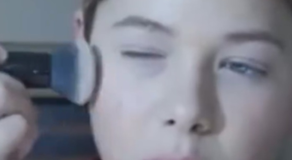 15歳でメイクをしたらいじめられた少年→数年後……　驚がくの現在に「本当にすごい」「ブラボー！」【海外】（1/3） | 美容 ねとらぼ