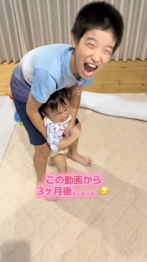 泣いている赤ちゃんですが……