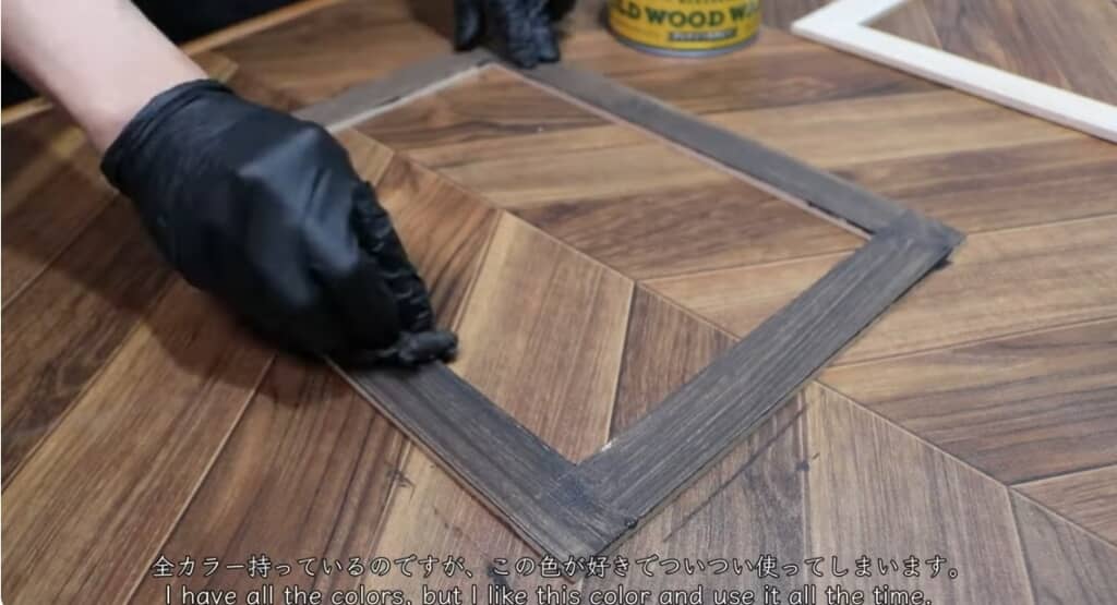 木にワックスを塗りよい感じの色にします