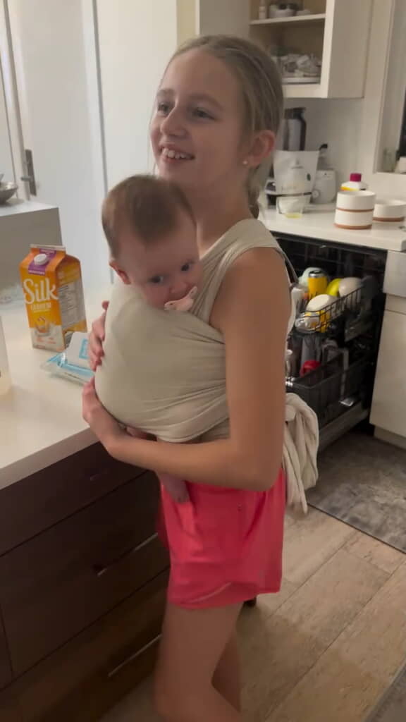 まるでわが子のように11歳差の妹をお世話