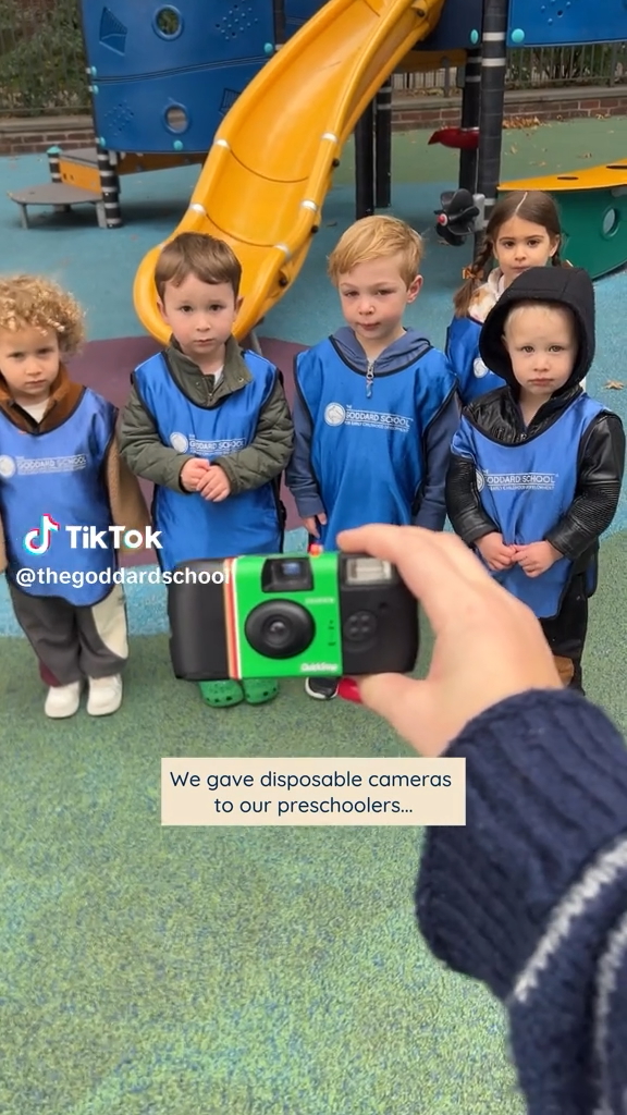 子どもたちに「写ルンです」