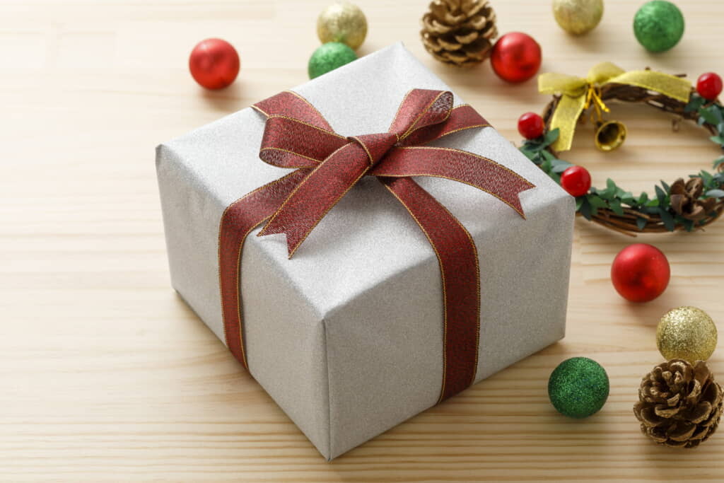 義両親から届いたクリスマスプレゼントは……（出典：PIXTA）