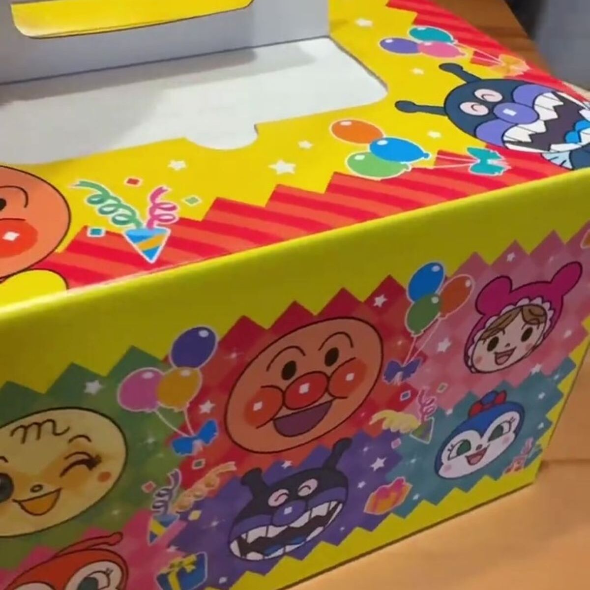 不二家のアンパンマンケーキ→開けたら……　大人もうれしい中身に「27歳なのにとても欲しい」「33だけど買おうかな」（1/3） | ライフスタイル ねとらぼ