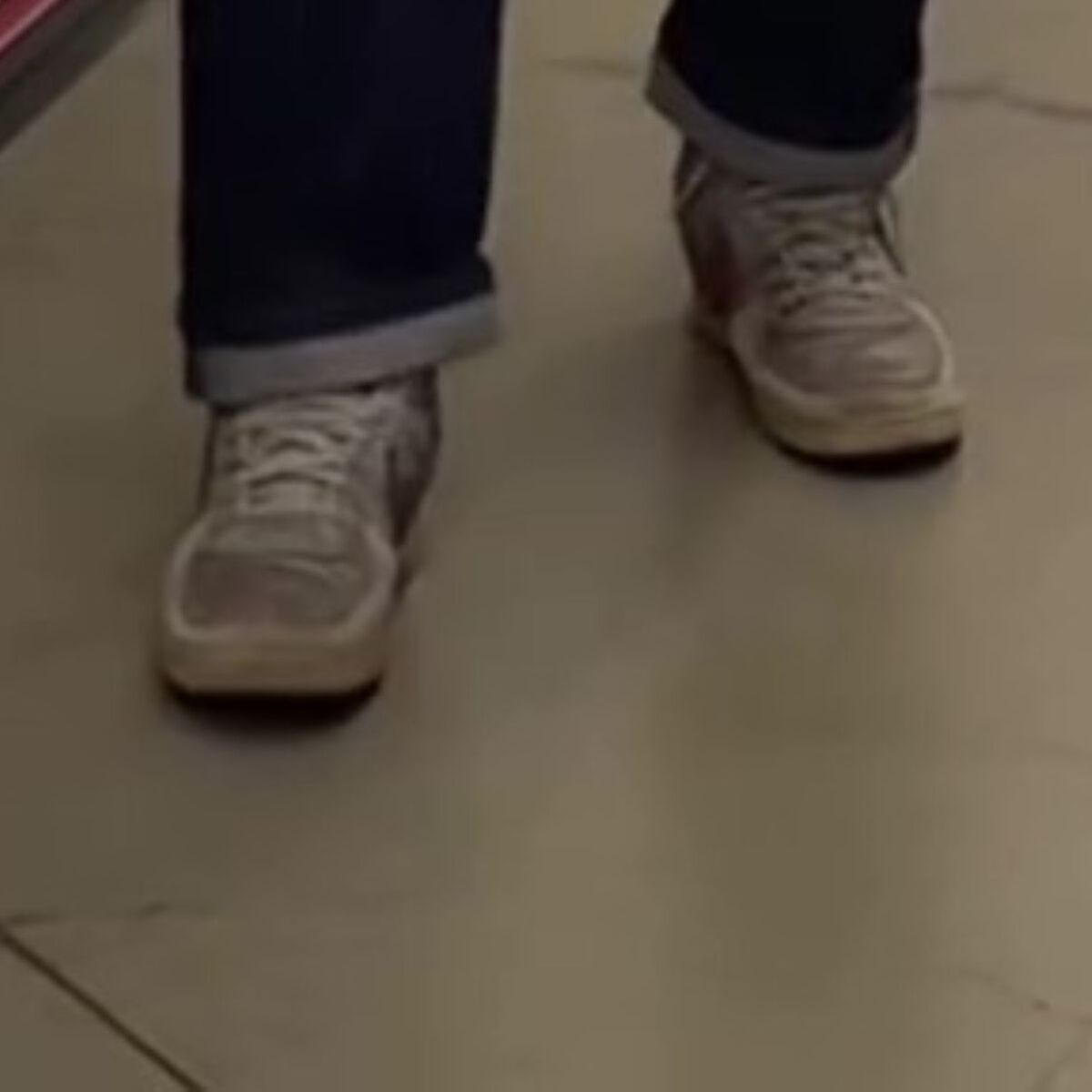 しまむらで「誰が買うねん」と思いつつ買った1639円の服→夫が着たら……　驚きの姿に「素敵」「ランウェイ歩いてほしい」 | ライフスタイル ねとらぼ