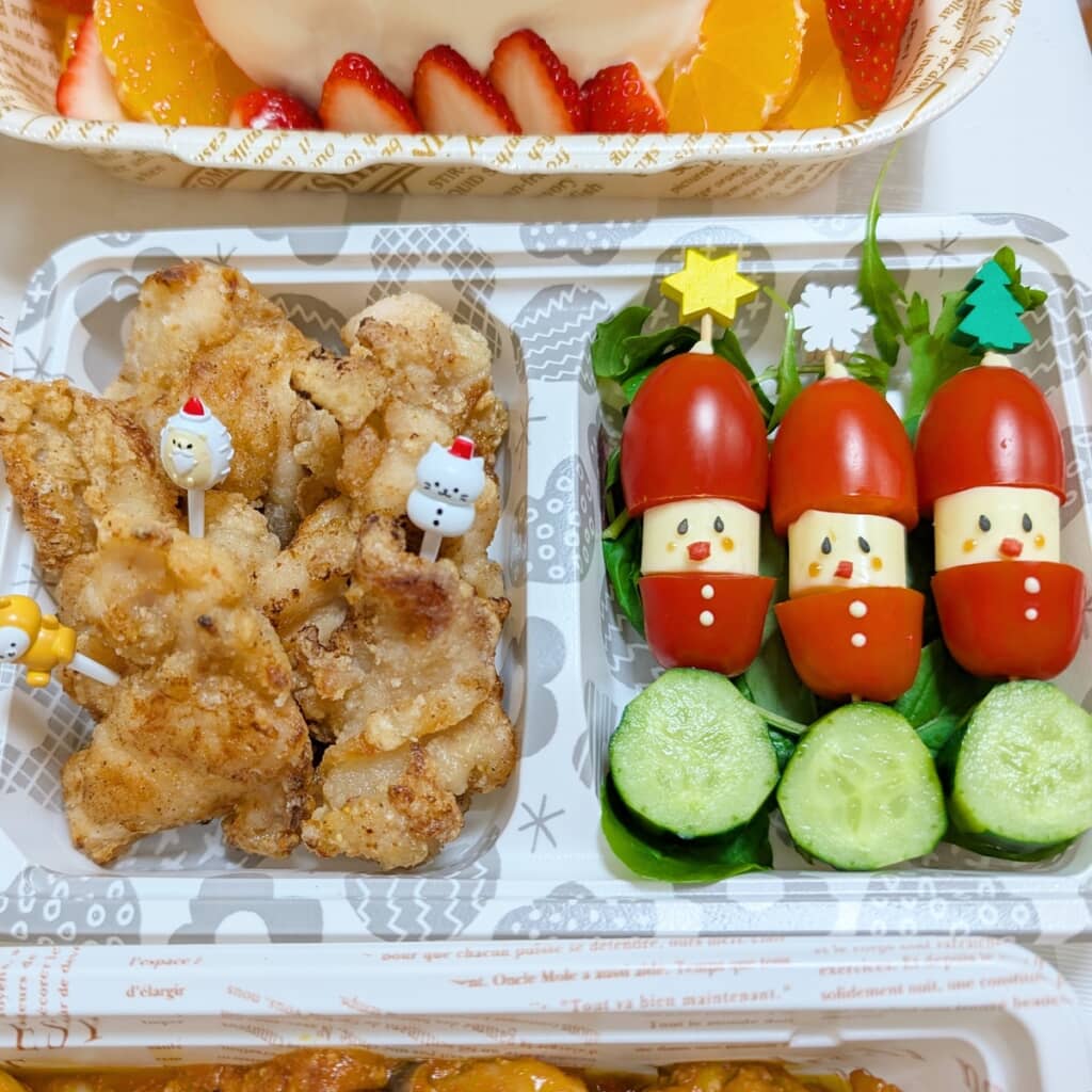 塩麹のハーブ唐揚げとサンタっぽい謎キャラ