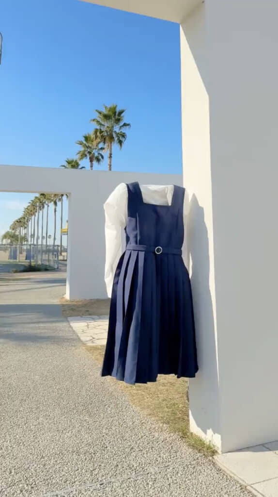 一瞬で服装が切り替わり……