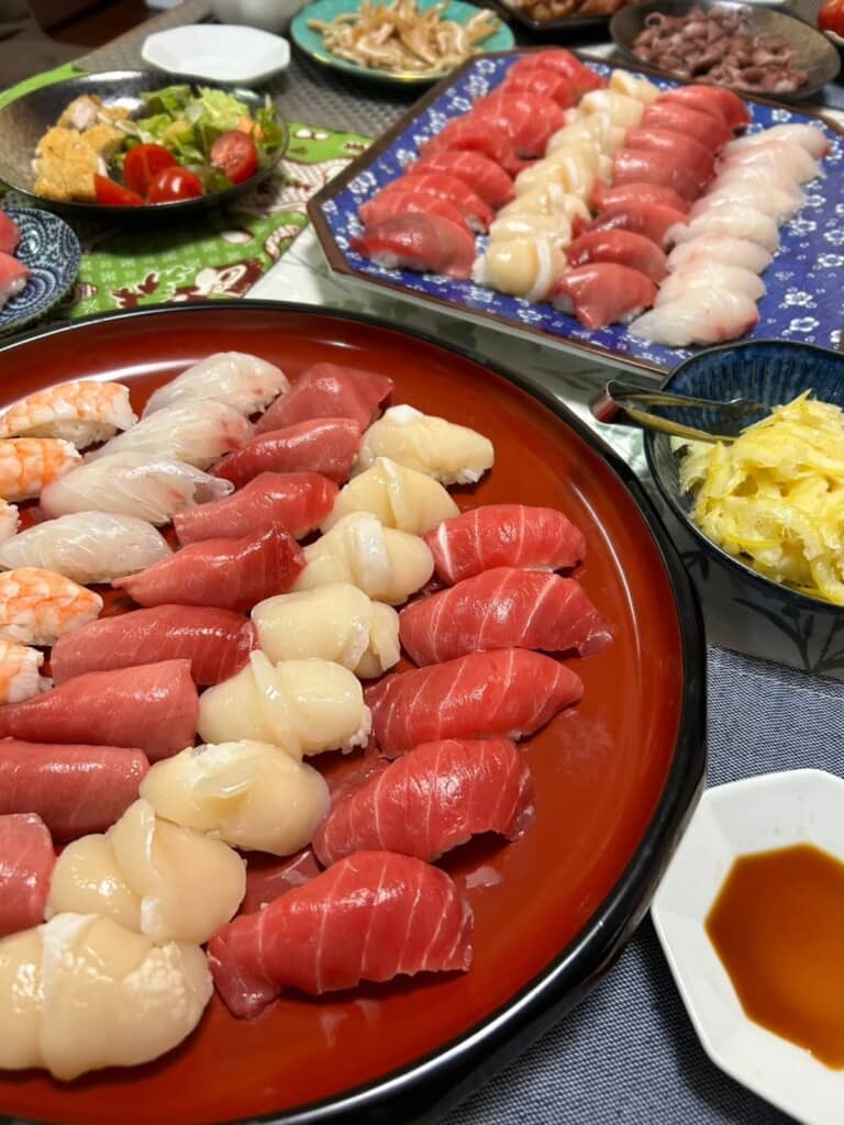 さみしさを紛らわすおすしたち