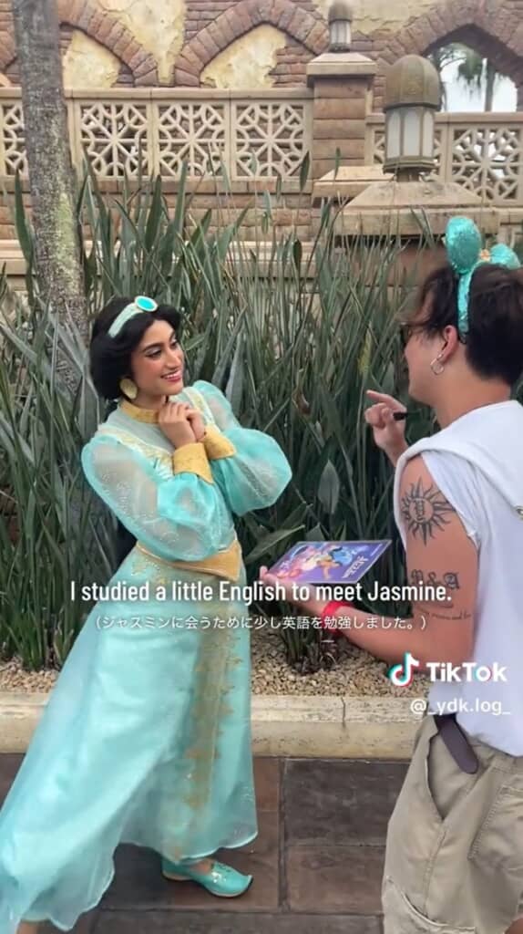 聞いている時のポーズもかわいいジャスミン