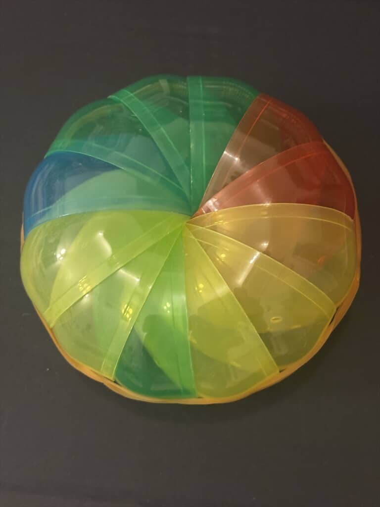 小学6年生がガチャガチャのカプセルで作った作品