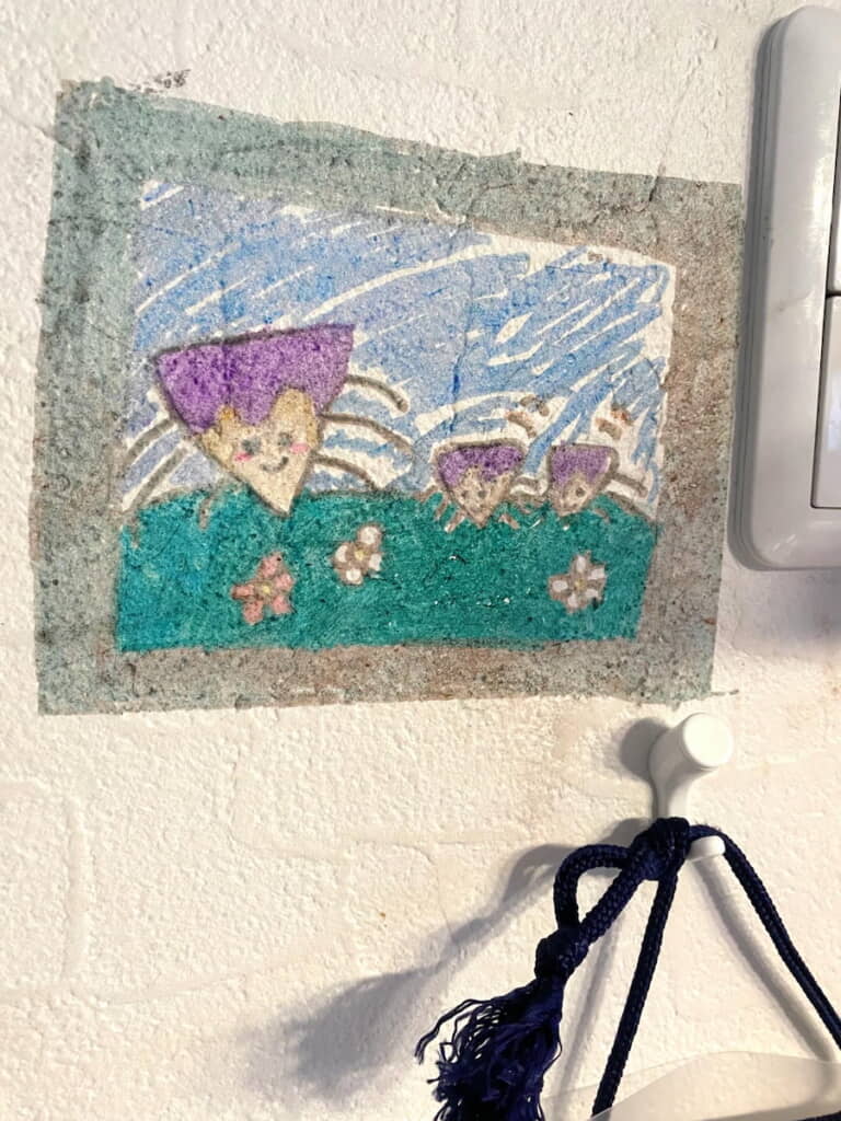 額縁も絵。しかも壁に直接……