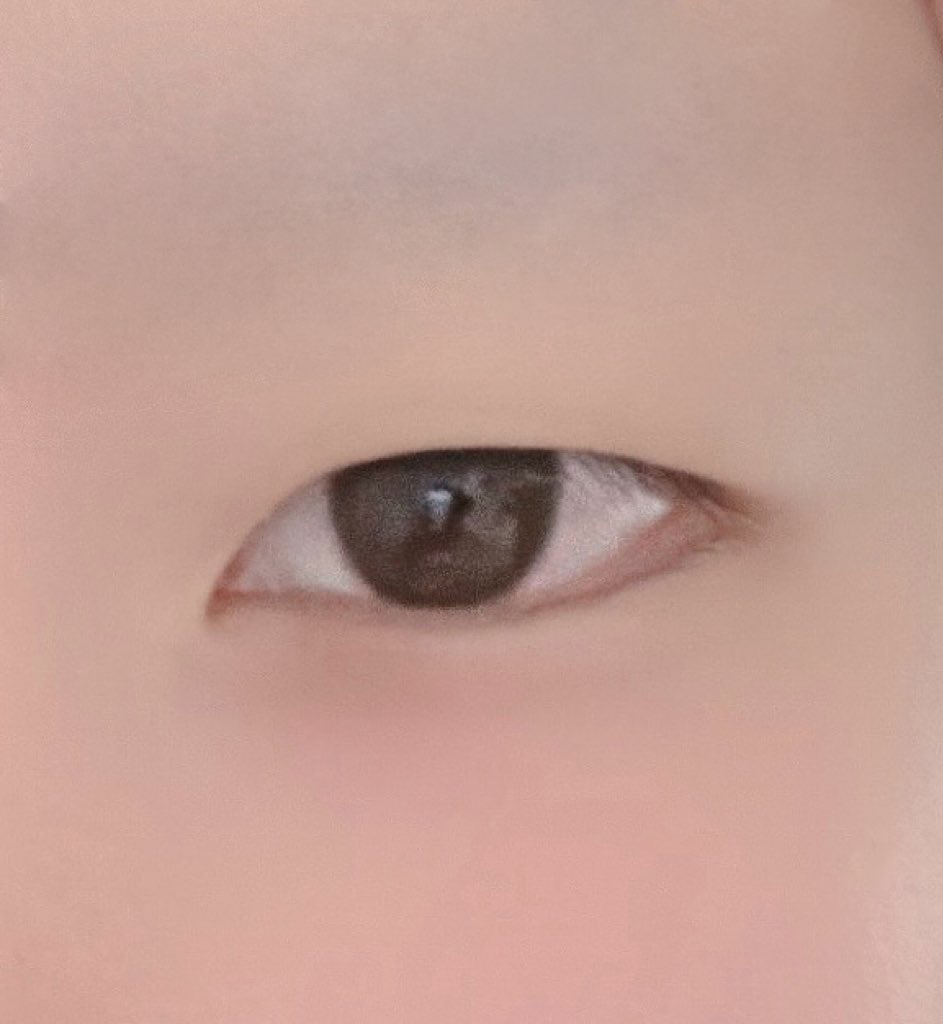 すっぴんの目元