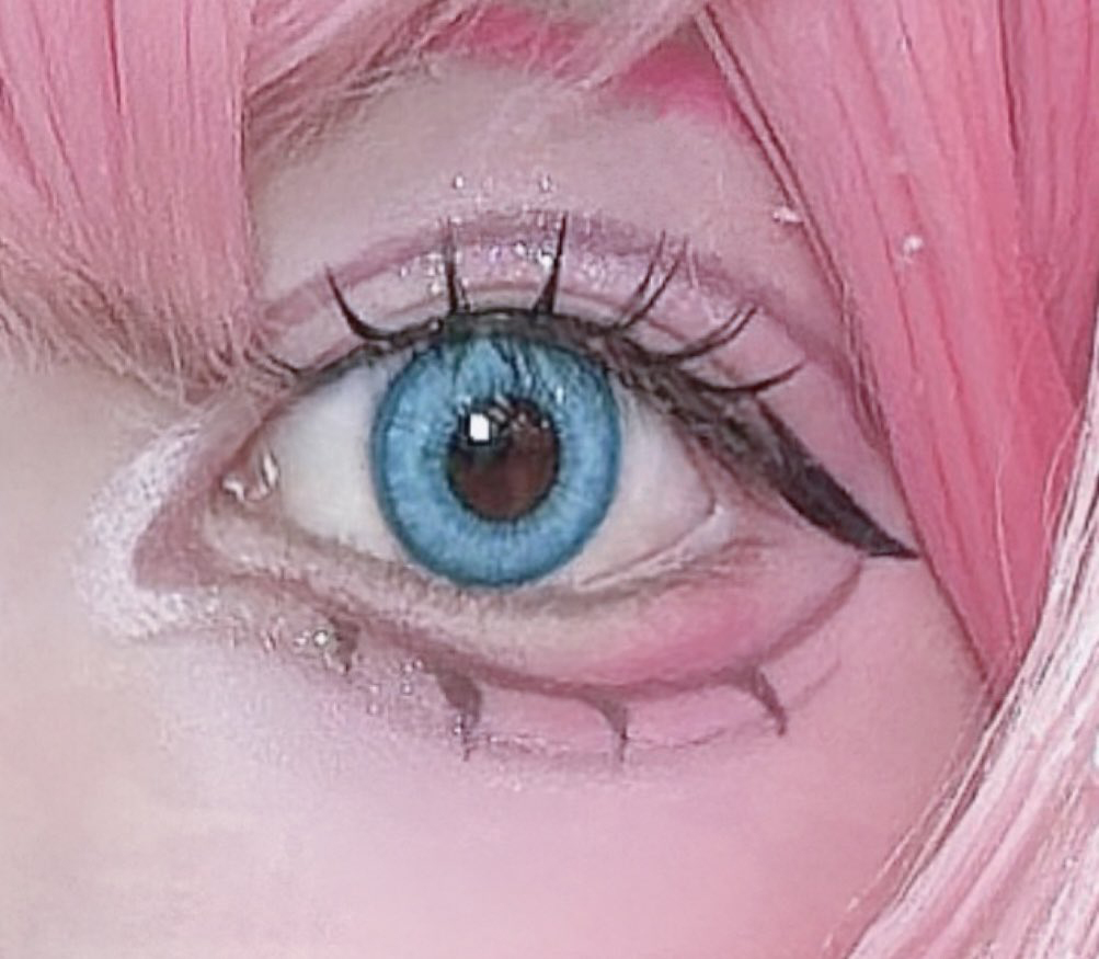 メイクでここまで変化するとは……！