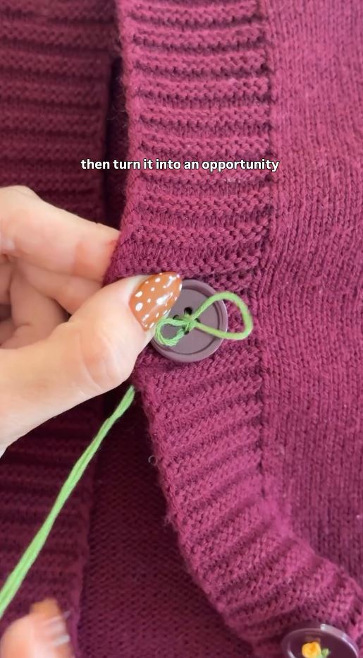 カラフルな糸で付け直していくと……？