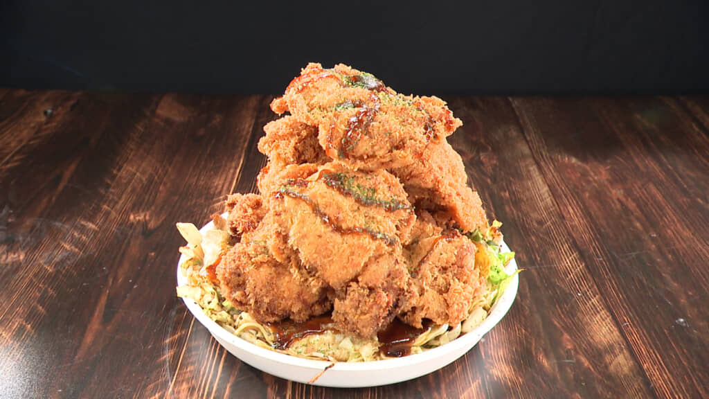 チキンカツタワー（画像提供：中京テレビ）