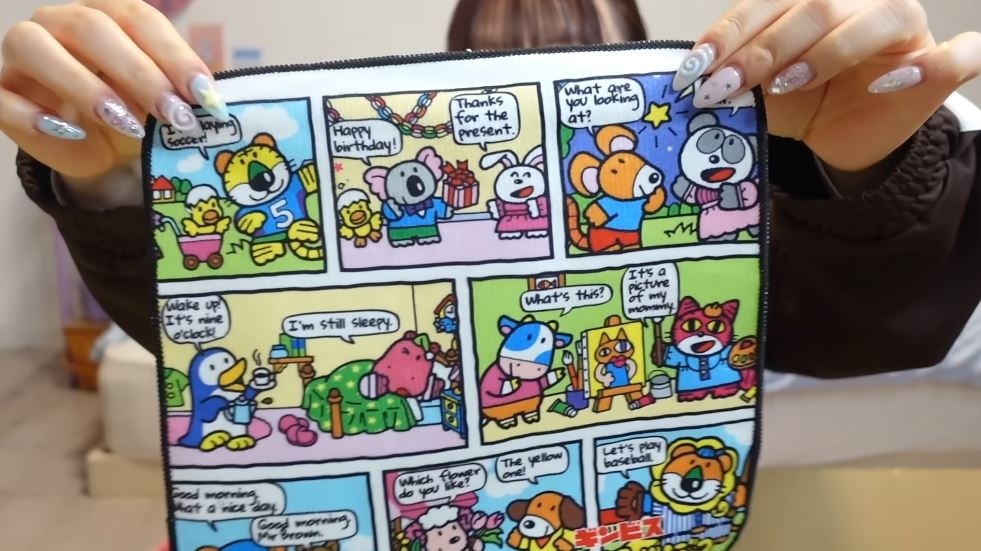 アメコミ風の「たべっ子どうぶつ」タオルハンカチ