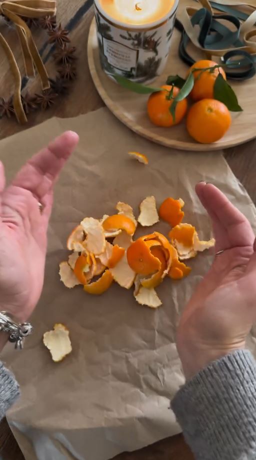 食べ終わったミカンの皮