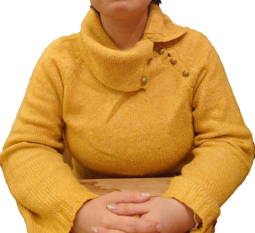 ボタンが付いた襟を1つ折りするタイプのセーター