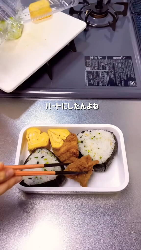 カラアゲを詰めて……