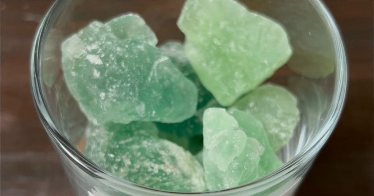 ダイソーで330円だった“緑の石”→丁寧に磨き続けたら……　まさかの変身に「えー、すごい！」「見惚れてしまった」（1/3） | ホビー ねとらぼ