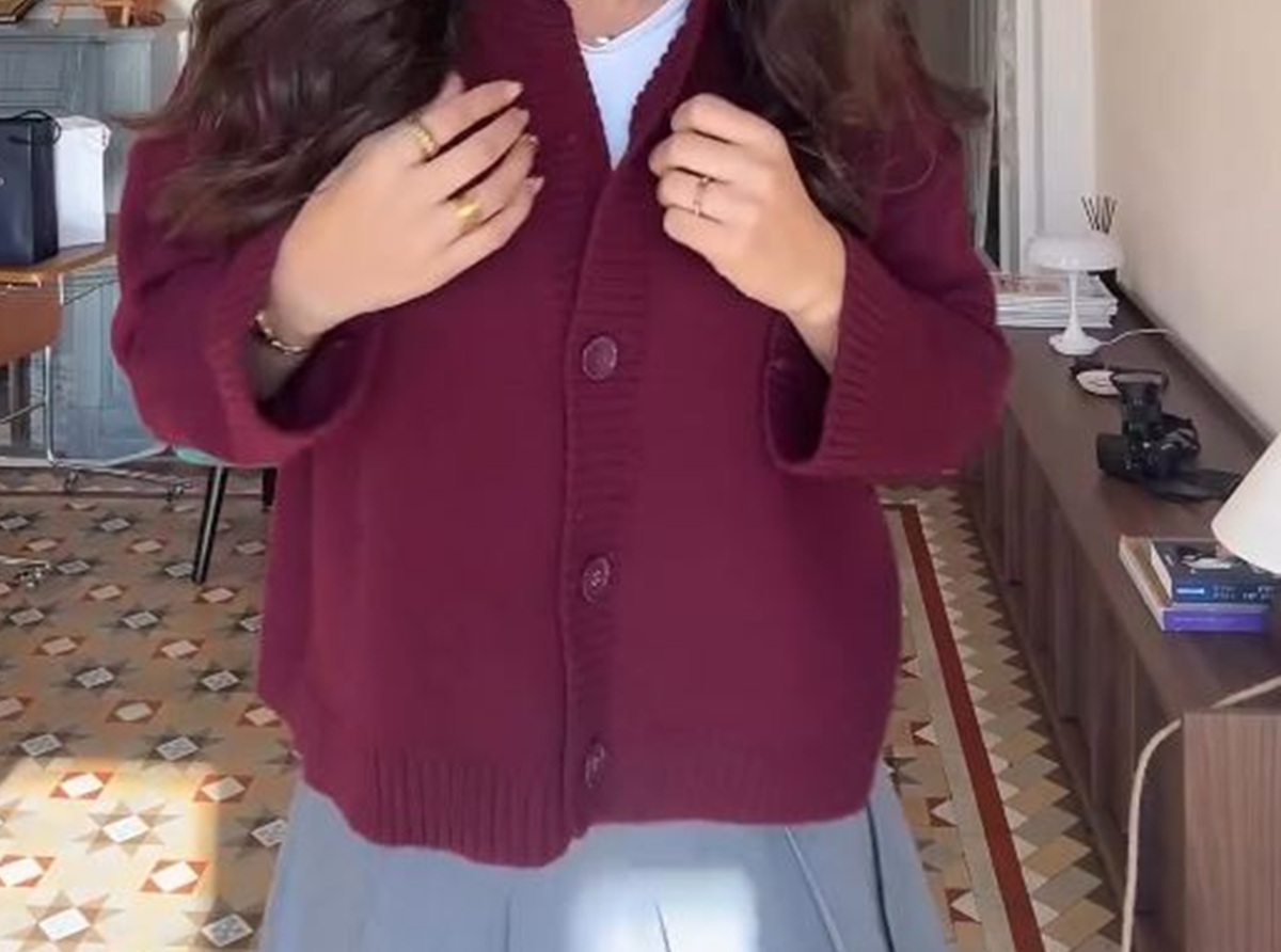 カーディガンのボタンが外れた→カラフルな糸で刺繍のように縫い付けると……　730万再生のアイデアに「冗談でしょ？」「天才的」【海外】（1/3） | ハンドメイド ねとらぼ