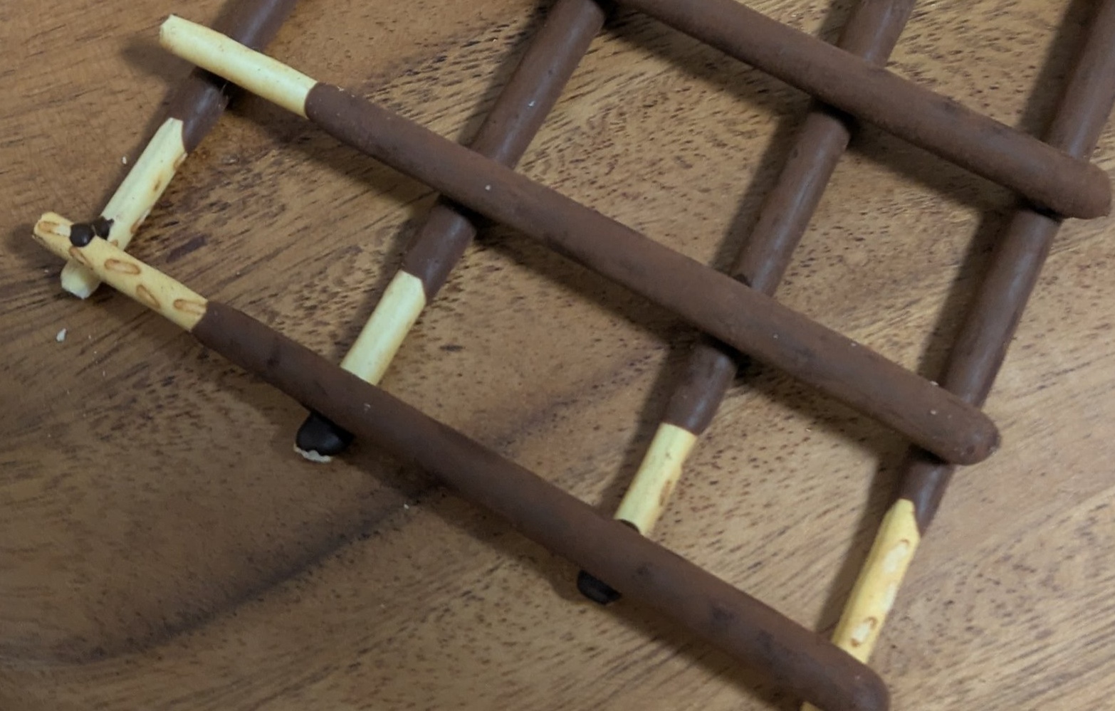 建築学科の友人とお菓子の家を作ったら→「何か始まった…」　970万表示のまさかの光景に「芸が細かいw」「声出して笑った」（1/3） | ライフスタイル ねとらぼ