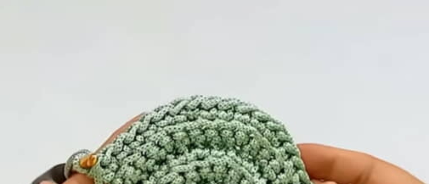 【かぎ針編み】3ミリの糸を扇状に編み込むと……　高見えアイテム完成に「これは傑作」「完璧です！」【海外】（1/3） | ハンドメイド ねとらぼ