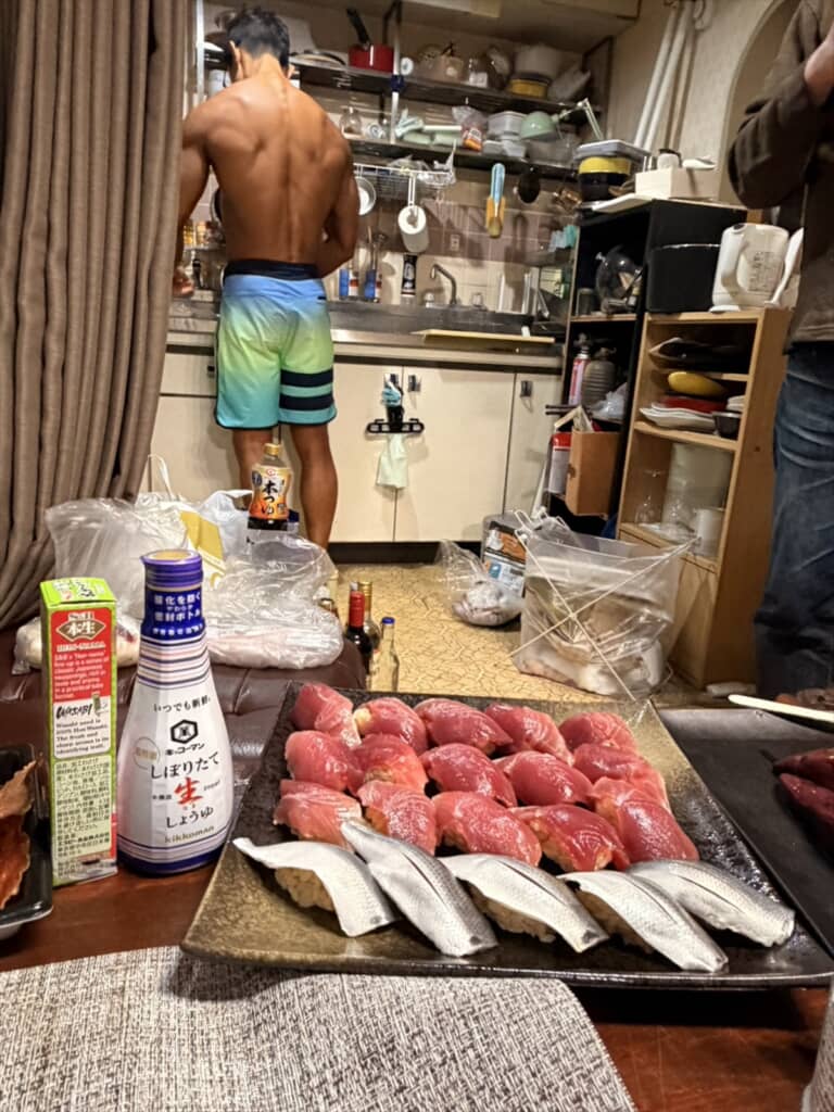 コンテストに負けて寿司を握るフィジーカー