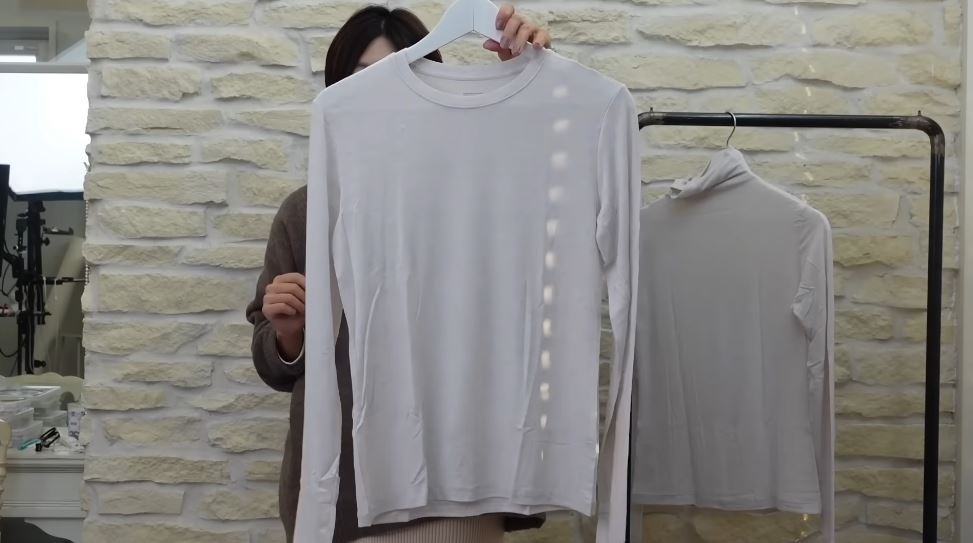 「極暖ヒートテックカシミヤブレンド／クルーネックT」（2290円）