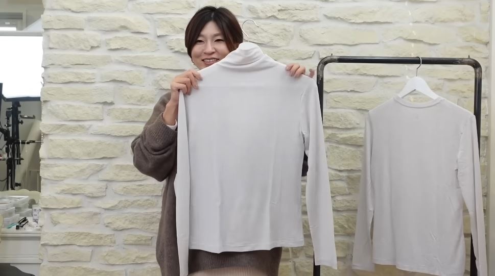 「極暖ヒートテックカシミヤブレンド／タートルネックT」（2290円）