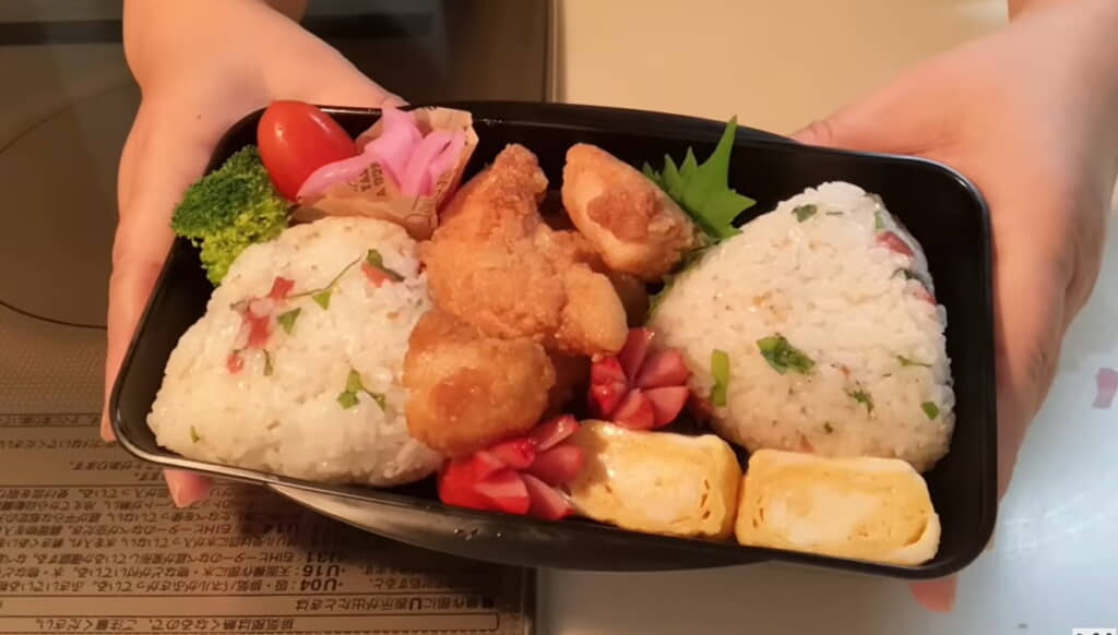 おにぎり弁当
