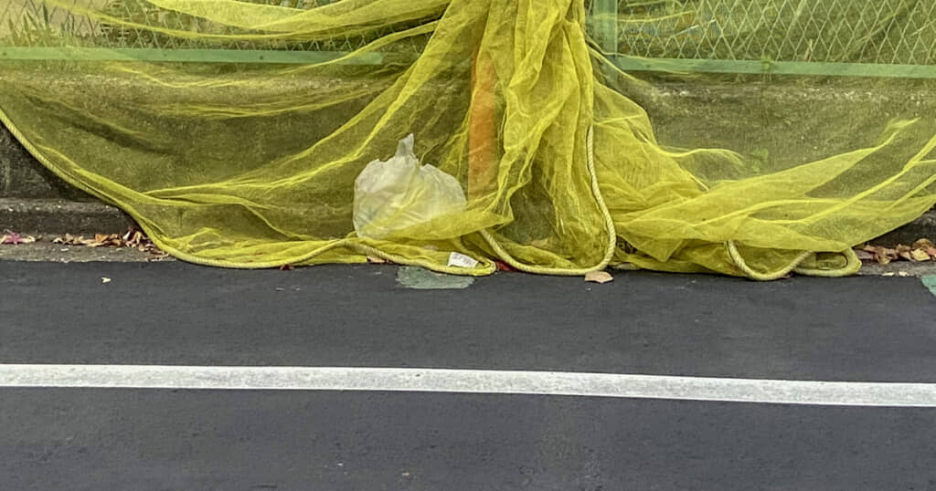 一見すると、ありふれたゴミ捨て場ですが……