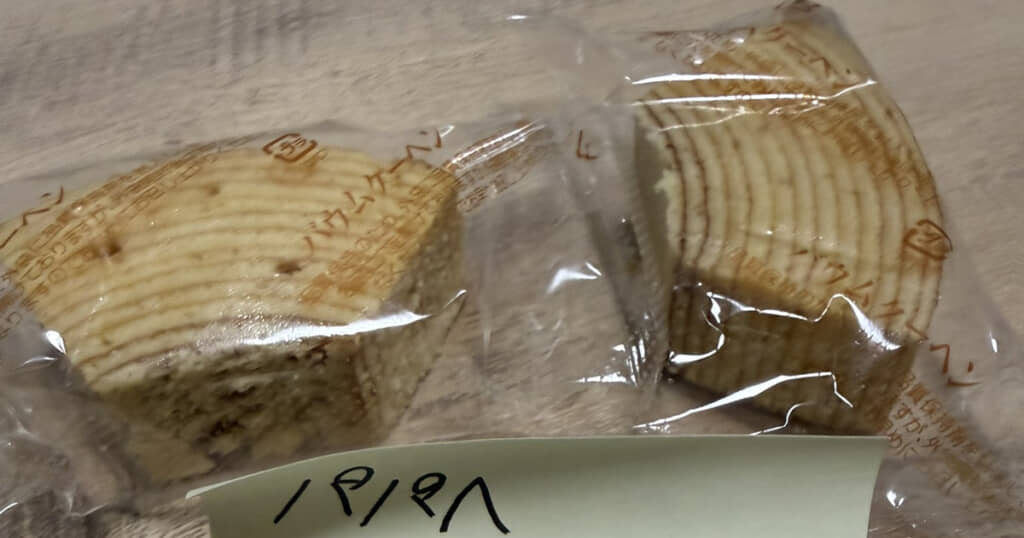 仕事に疲れて帰ったお父さんを、お菓子と娘のメッセージがお出迎え。これは泣ける