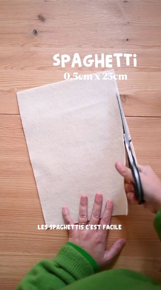 フェルトを切っていくと……？