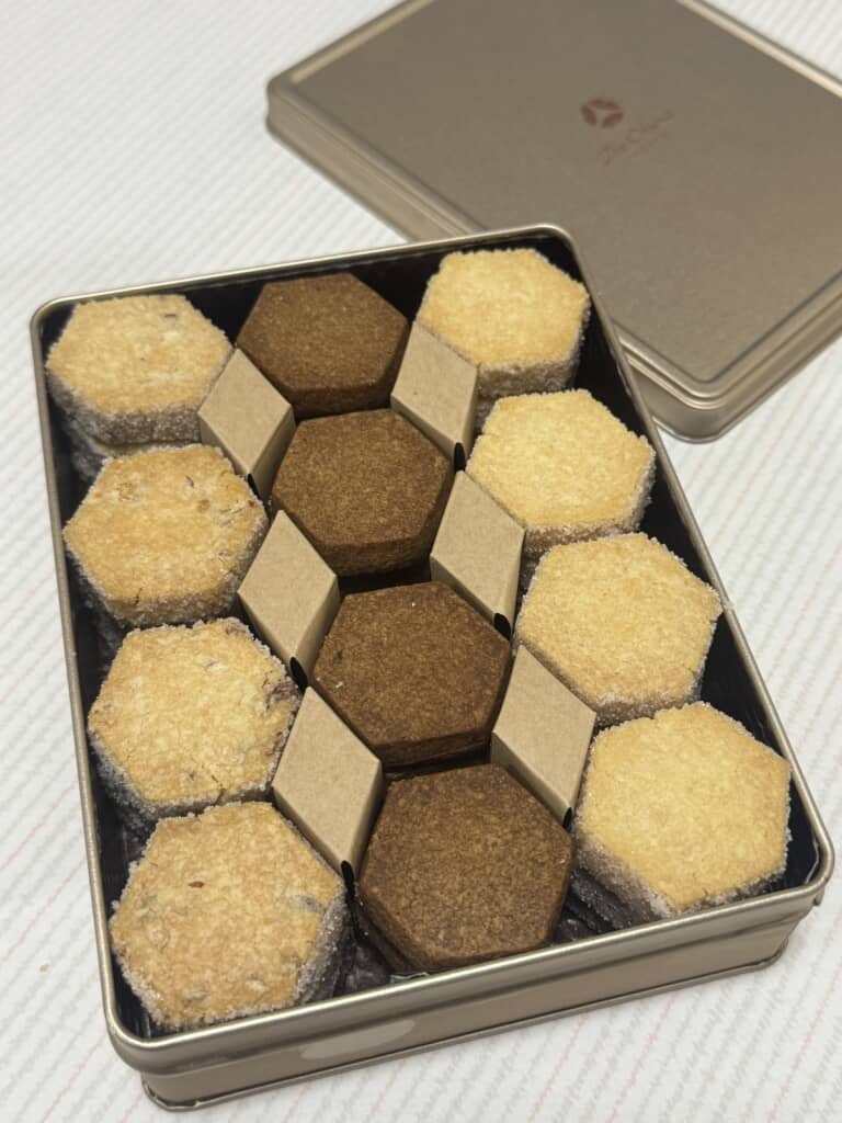 亀甲文様のサブレが美しい……