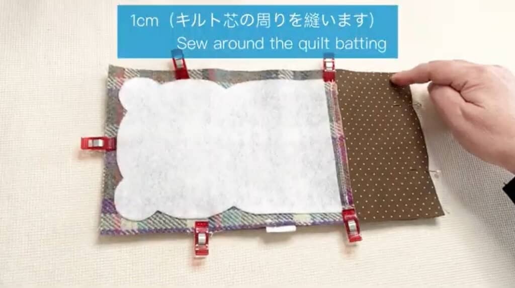 キルト芯の周りを縫います