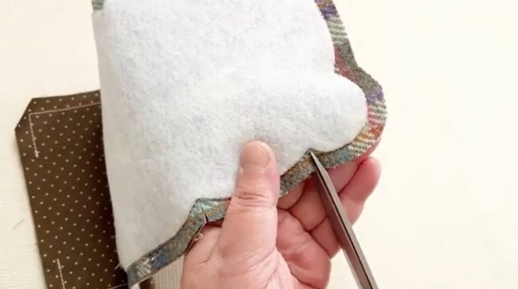 切り込みを入れます