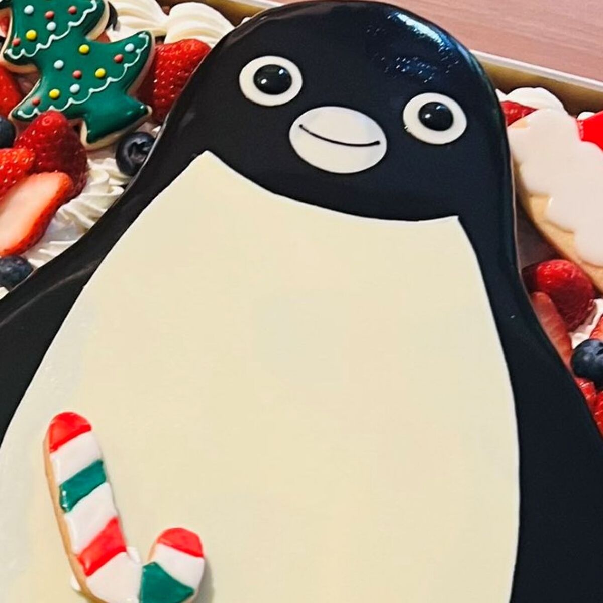 2万円の「Suicaのペンギンケーキ」を買うも→成分表示を見たら……　とんでもない光景に「思わず二度見」「おいおい正気か？」 | グルメ ねとらぼ