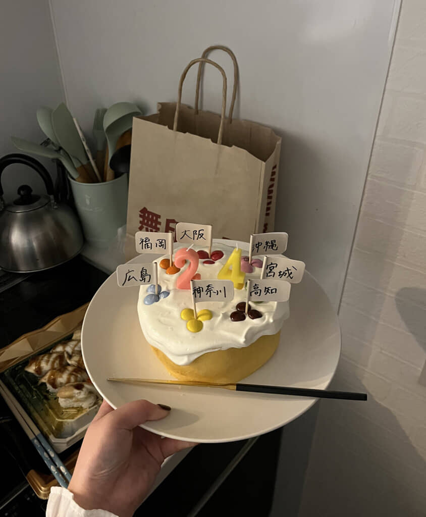 中身の色によって行き先がわかるケーキ