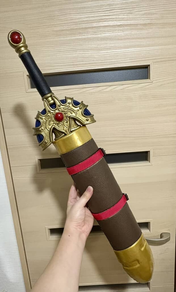 鞘に収めた状態のロトの剣