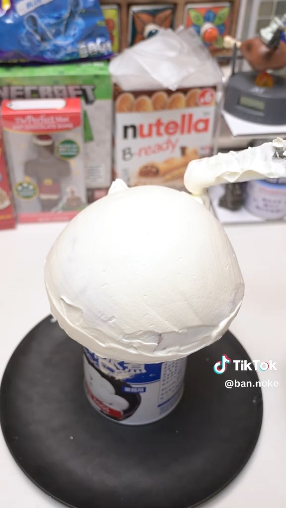 上のほうをチョンと盛り上げて耳を作る