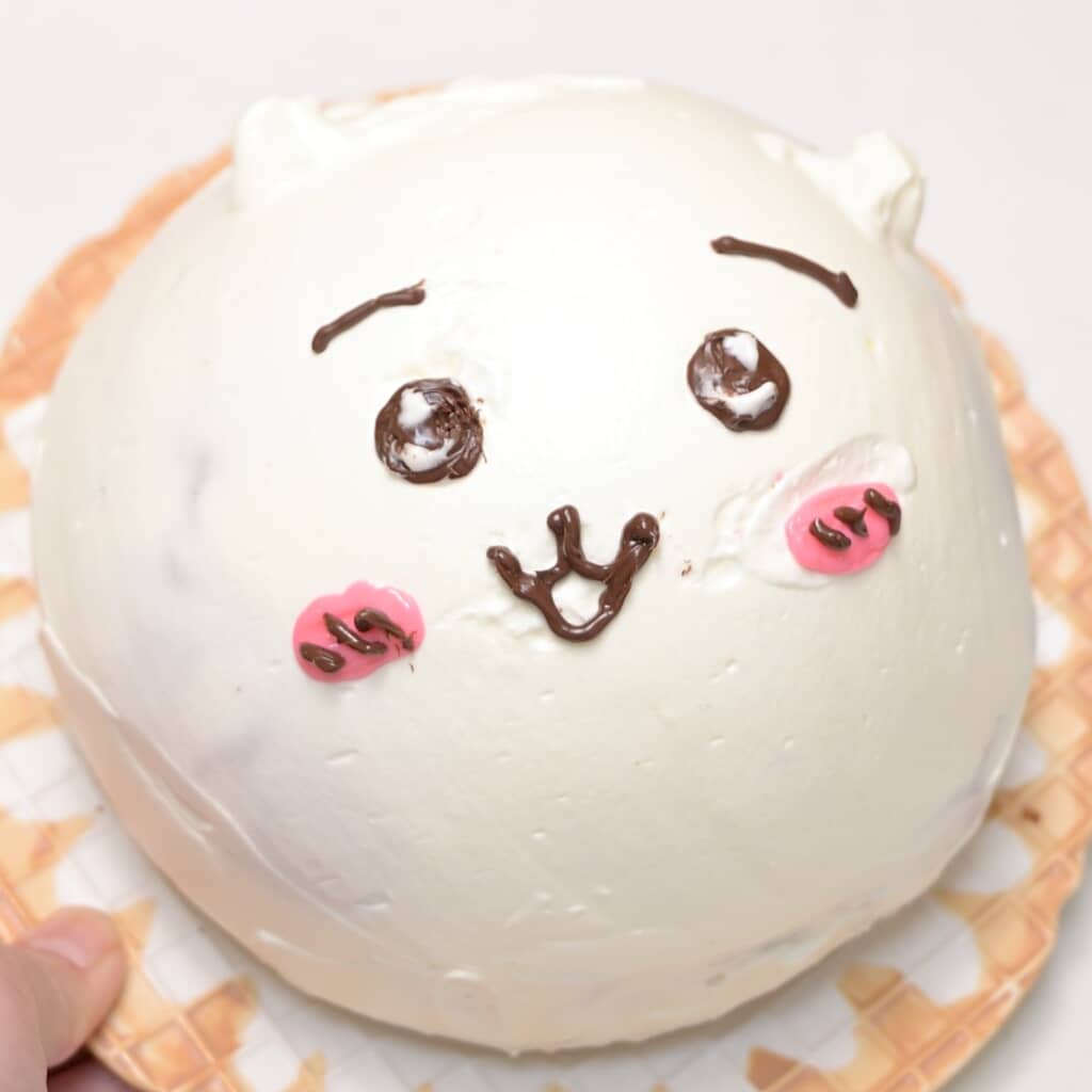 ちいかわケーキのできあがり。整えたり描いたりが難しそうだけど、試す価値アリ