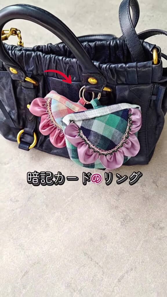 完成品をカバンにつけたところ